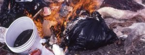 Boete voor zelf afval verbranden | Afvalcontainerbestellen.nl