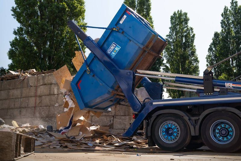 bouwafvalconainer legen