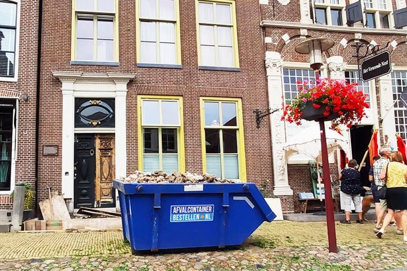Gehuurde container geplaatst in Amsterdam